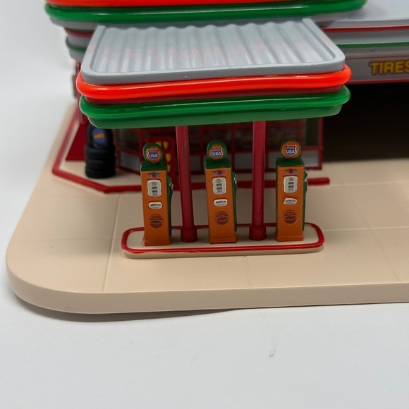 Hawthorne Village Route USA Illuminated Gas Station Sculpture 14-02395-001 A0954 - Picture 4 of 11